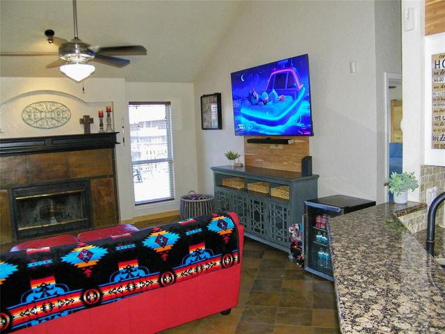 617 Firelane Rd, Edmond, OK 73003