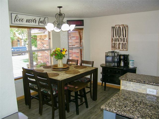 617 Firelane Rd, Edmond, OK 73003