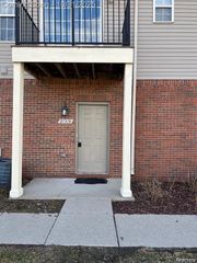 27319 Hidden Oaks Drive, Brownstown, MI 48183