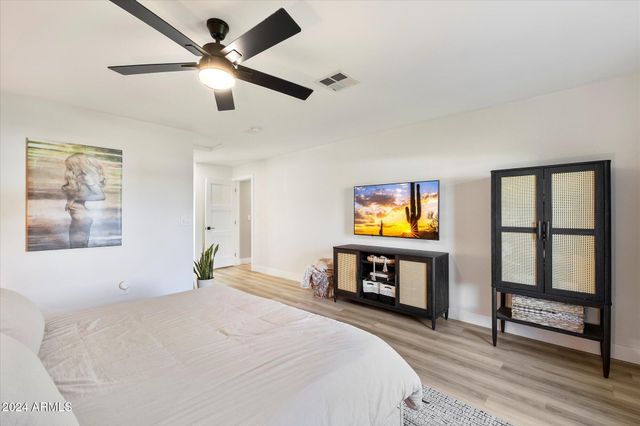 4015 E CATALINA Drive, Phoenix, AZ 85018