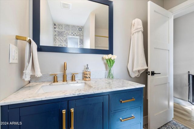 4015 E CATALINA Drive, Phoenix, AZ 85018