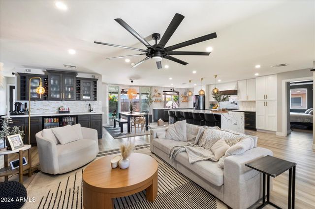 4015 E CATALINA Drive, Phoenix, AZ 85018