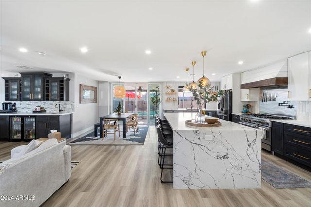 4015 E CATALINA Drive, Phoenix, AZ 85018