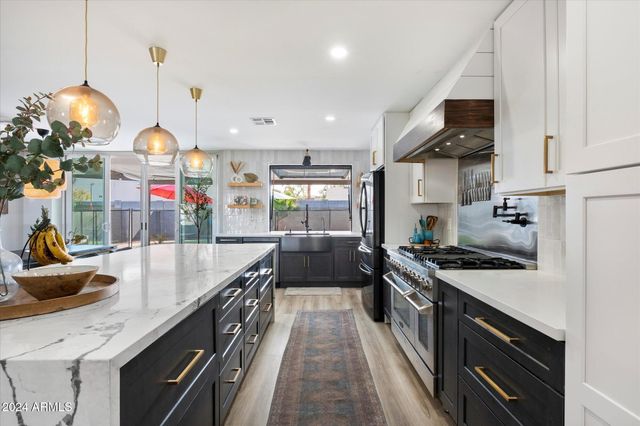 4015 E CATALINA Drive, Phoenix, AZ 85018