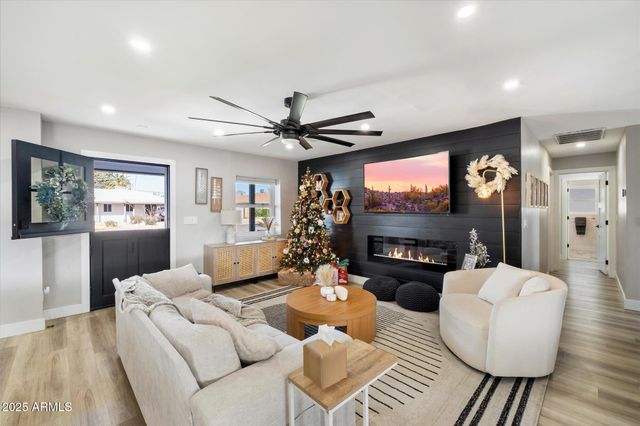 4015 E CATALINA Drive, Phoenix, AZ 85018