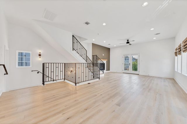 1035 W 24th Street, Houston, TX 77008