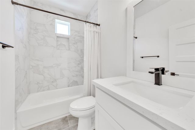 1035 W 24th Street, Houston, TX 77008