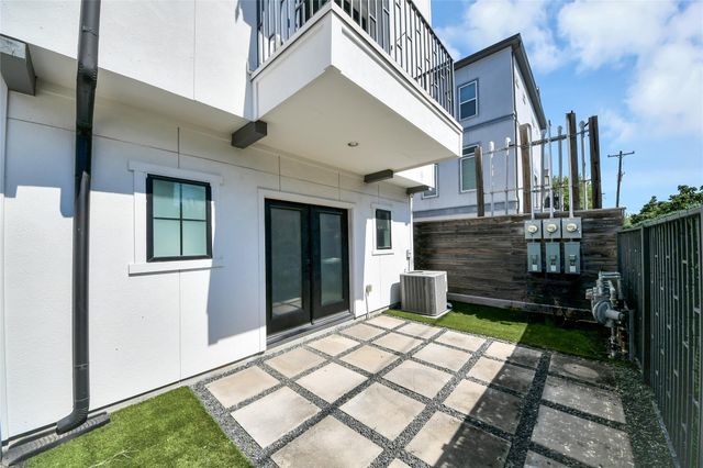 1035 W 24th Street, Houston, TX 77008