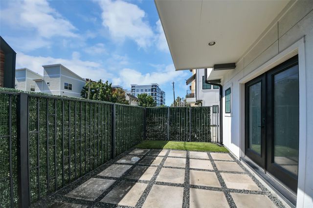 1035 W 24th Street, Houston, TX 77008