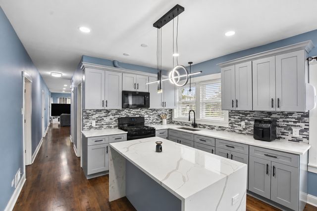 1801 S 58th Avenue, Cicero, IL 60804