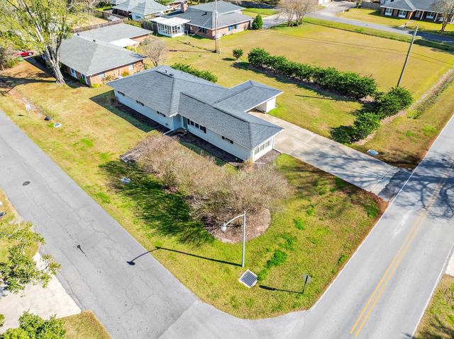 707 Edgewood Dr, Thibodaux, LA 70301