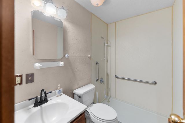 5335 DAVIE Street, Davenport, IA 52806