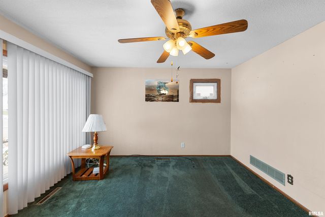 5335 DAVIE Street, Davenport, IA 52806