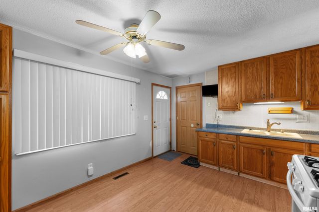 5335 DAVIE Street, Davenport, IA 52806