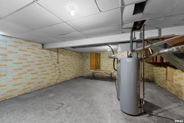 5335 DAVIE Street, Davenport, IA 52806