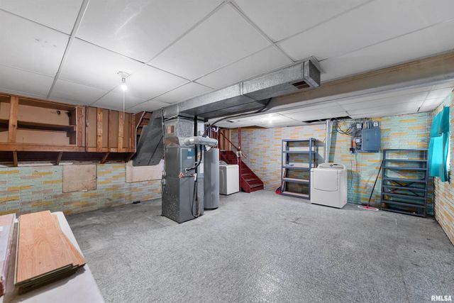 5335 DAVIE Street, Davenport, IA 52806