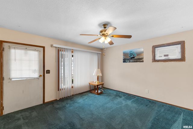 5335 DAVIE Street, Davenport, IA 52806