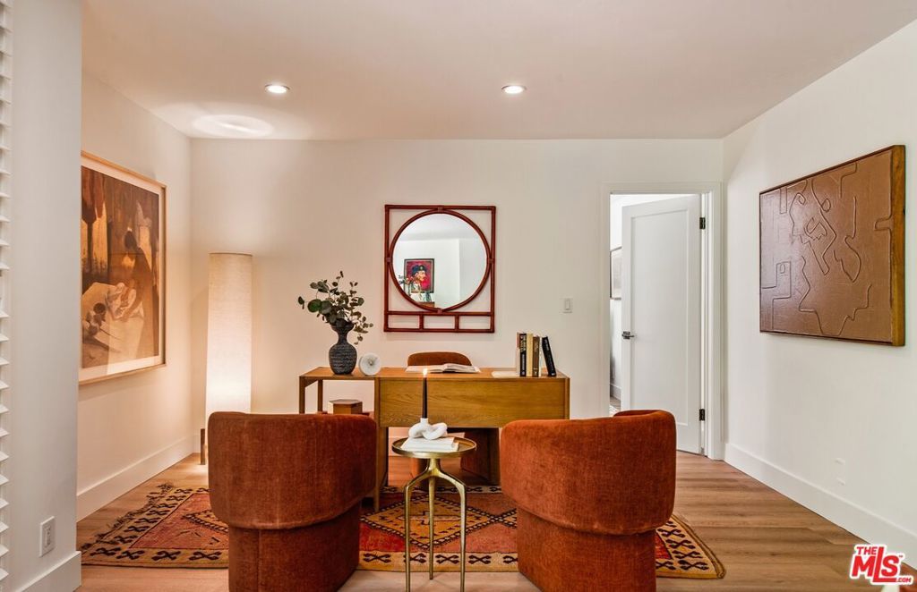 Image 10 of property listing at 11645 Montana Avenue 101, Los Angeles, CA 90049