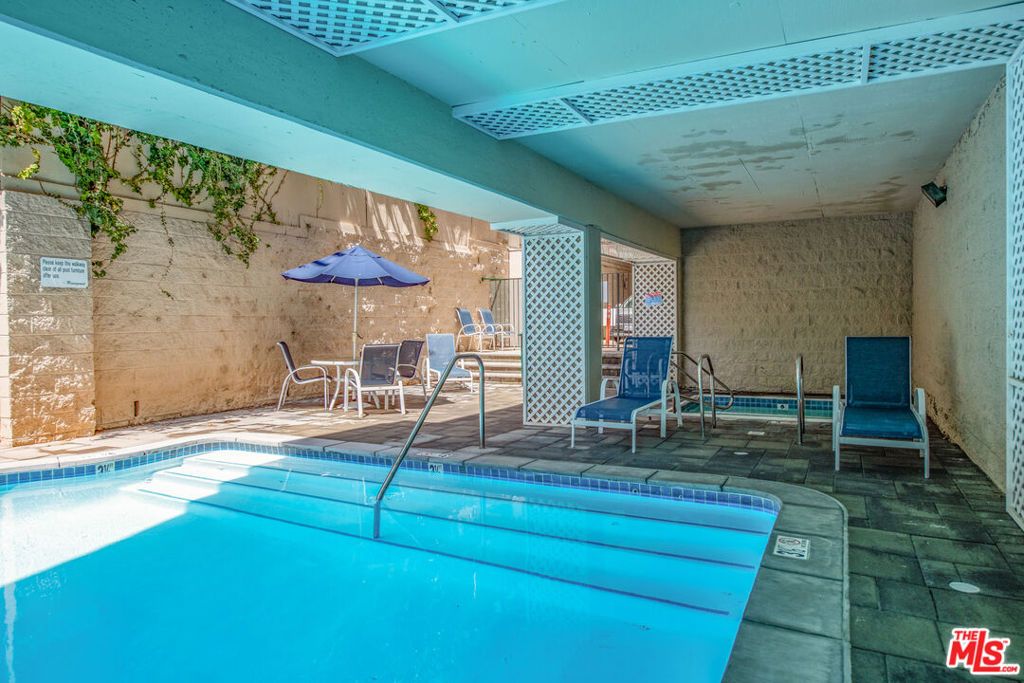 Image 17 of property listing at 11645 Montana Avenue 101, Los Angeles, CA 90049