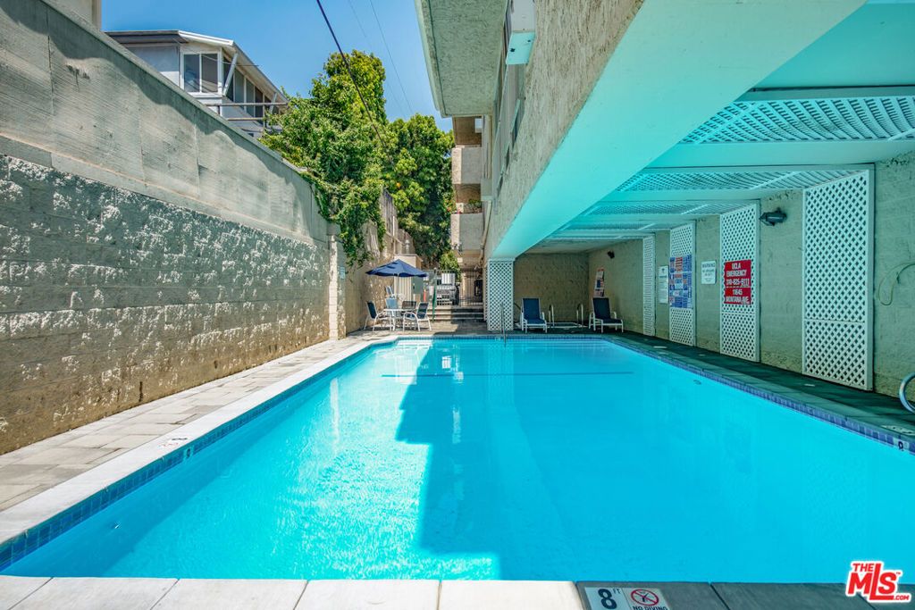 Image 18 of property listing at 11645 Montana Avenue 101, Los Angeles, CA 90049