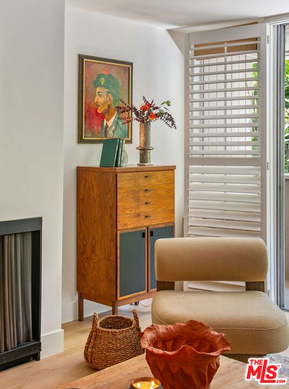 Image 3 of property listing at 11645 Montana Avenue 101, Los Angeles, CA 90049