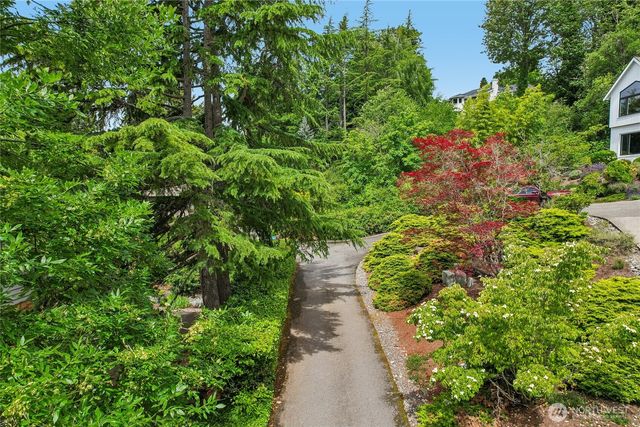 8114 W Mercer Way, Mercer Island, WA 98040