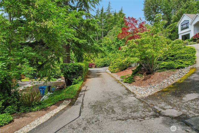 8114 W Mercer Way, Mercer Island, WA 98040