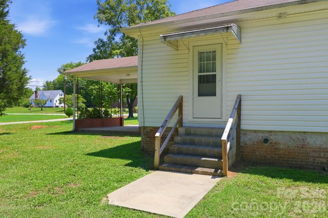 2747 Old Mocksville Road, Salisbury, NC 28144