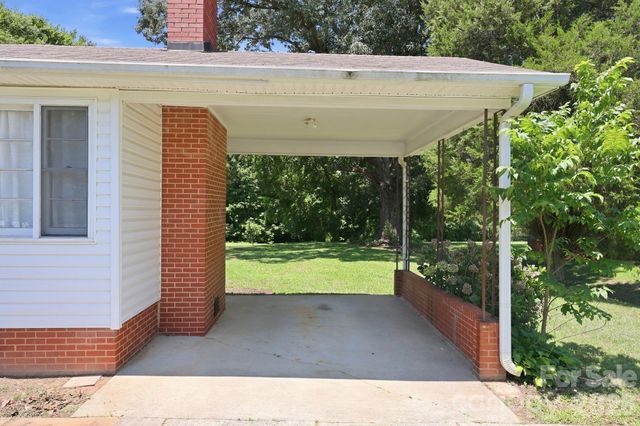 2747 Old Mocksville Road, Salisbury, NC 28144