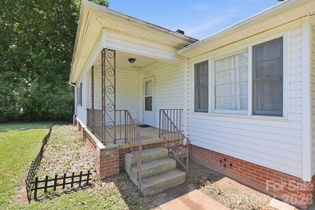 2747 Old Mocksville Road, Salisbury, NC 28144