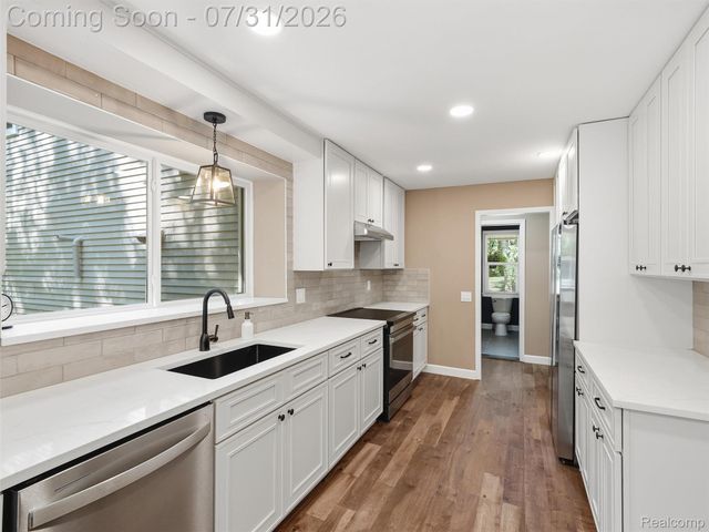 25980 Lyman Lane, Lyon Charter Township, MI 48165