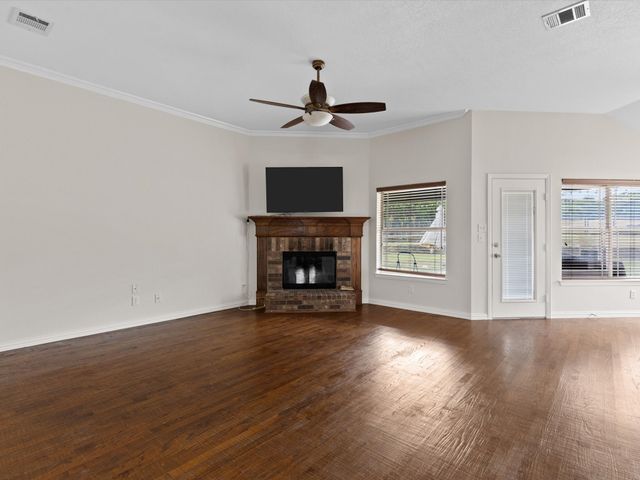 209 Cooperstown Drive, Springtown, TX 76082