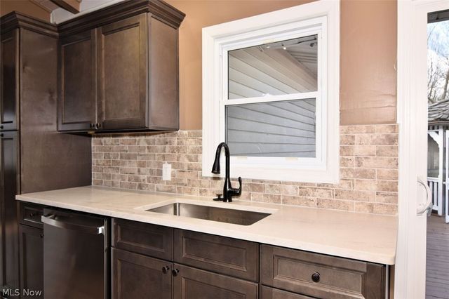381 Hickory Hill Road, Chagrin Falls, OH 44022