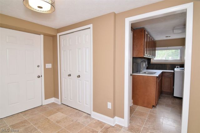 381 Hickory Hill Road, Chagrin Falls, OH 44022