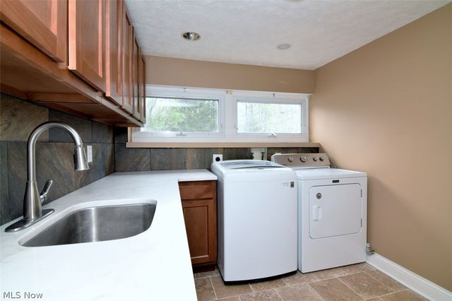 381 Hickory Hill Road, Chagrin Falls, OH 44022