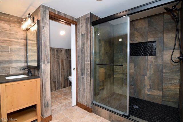 381 Hickory Hill Road, Chagrin Falls, OH 44022