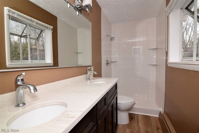 381 Hickory Hill Road, Chagrin Falls, OH 44022