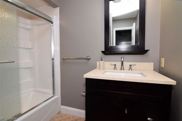 381 Hickory Hill Road, Chagrin Falls, OH 44022
