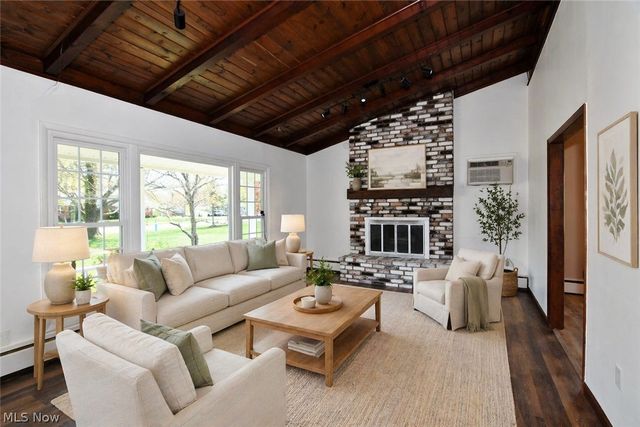 381 Hickory Hill Road, Chagrin Falls, OH 44022