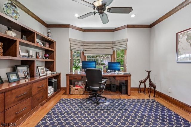 4 Holmehill Ln, Roseland Boro, NJ 07068