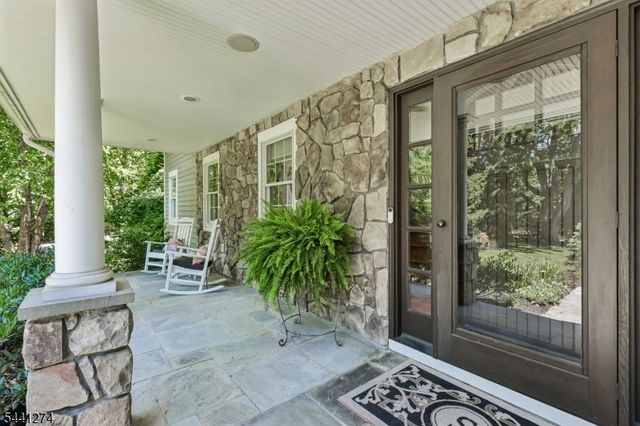 4 Holmehill Ln, Roseland Boro, NJ 07068