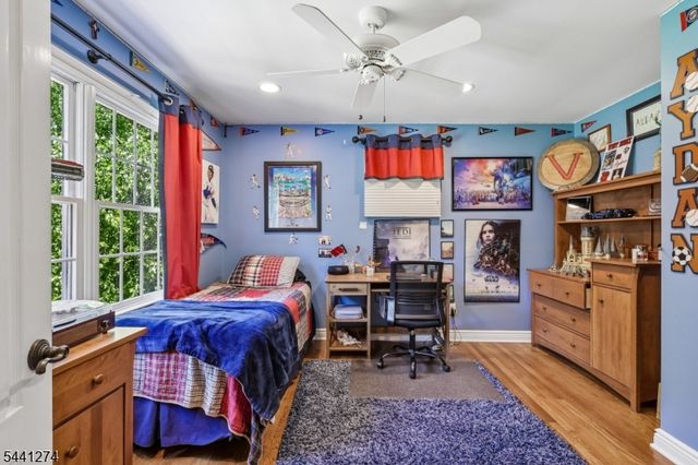 4 Holmehill Ln, Roseland Boro, NJ 07068