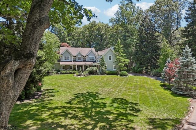 4 Holmehill Ln, Roseland Boro, NJ 07068