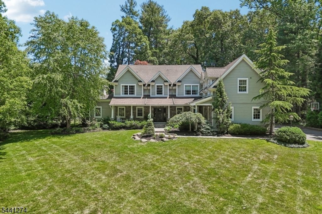4 Holmehill Ln, Roseland Boro, NJ 07068
