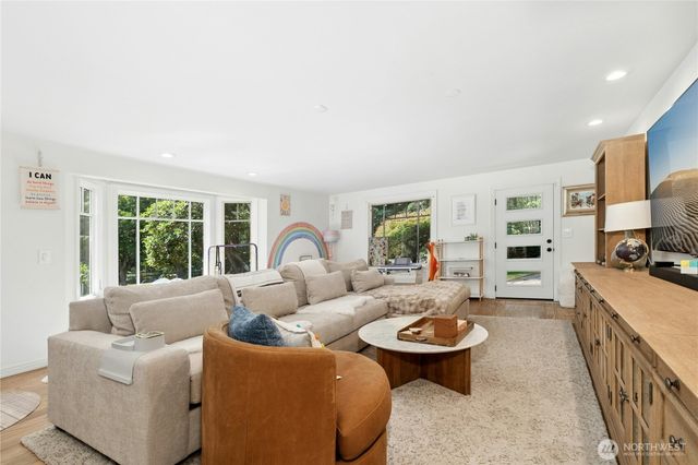 17702 244th Avenue NE, Woodinville, WA 98077