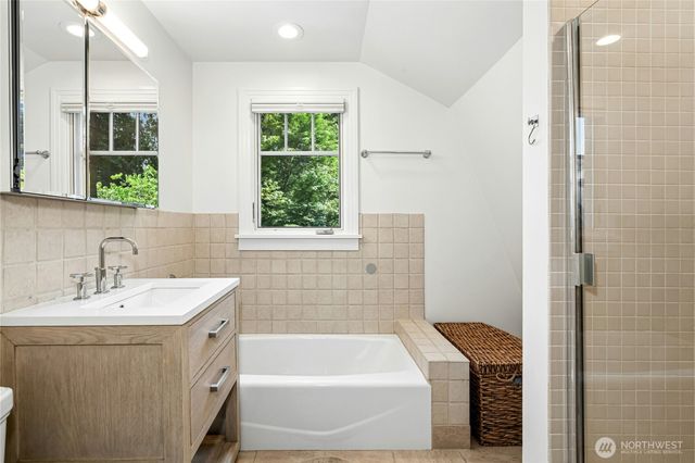 17702 244th Avenue NE, Woodinville, WA 98077