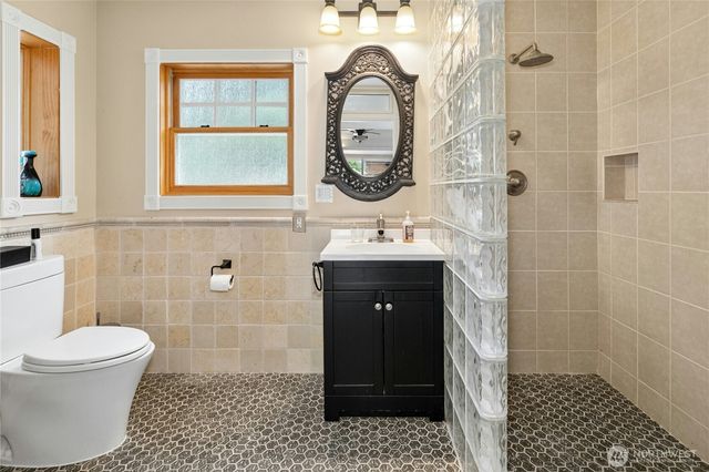 17702 244th Avenue NE, Woodinville, WA 98077