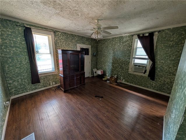 1123 8th Ave, New Brighton, PA 15066