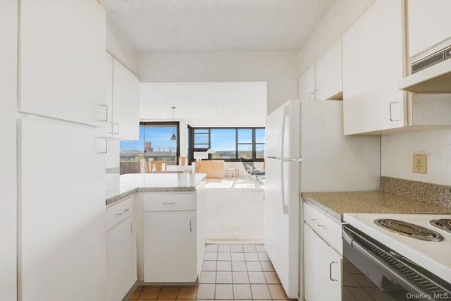 10-34 166 Street 9C, Beechhurst, NY 11357