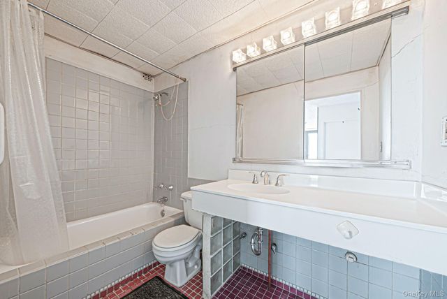 10-34 166 Street 9C, Beechhurst, NY 11357